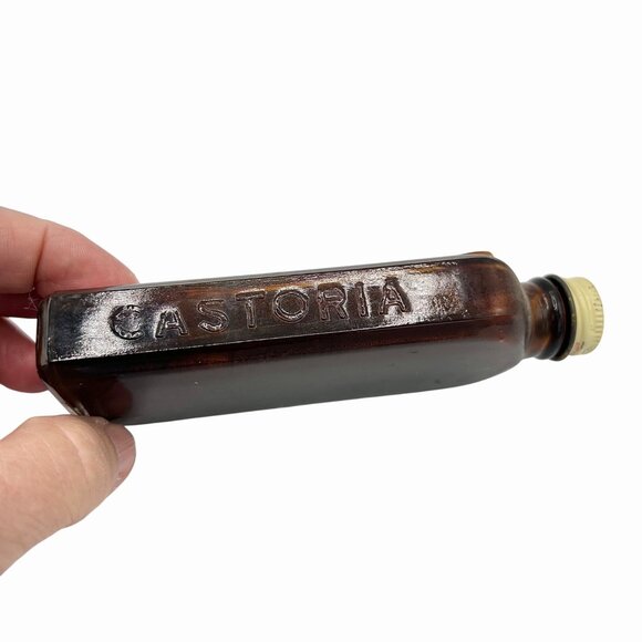 VINTAGE CASTORIA LAXATIVE GLASS BOTTLE BY CHAS H FLETCHER APOTHECARY COLLECTIBLE - Picture 5 of 7